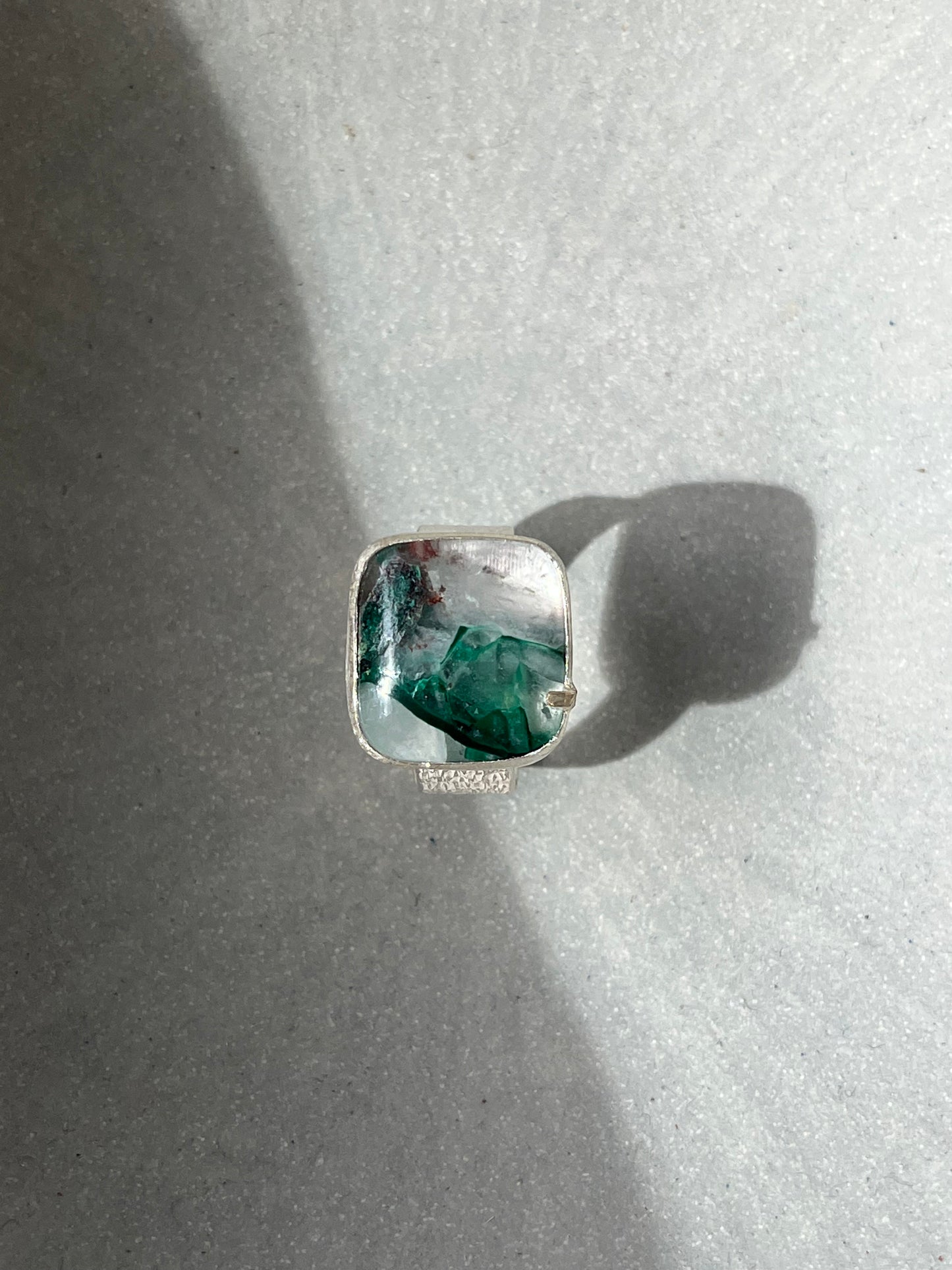 Ring Gem silica with gold detail