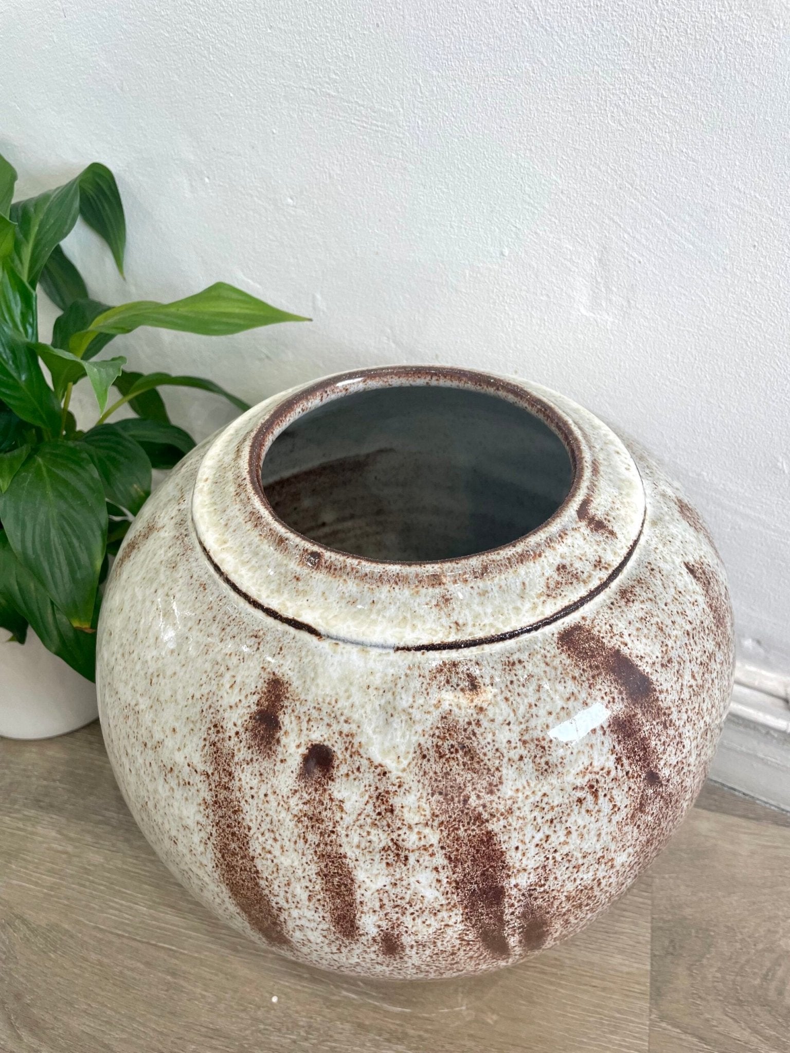 Large Stoneware Pot - Andrew Knee - Beside The Wave